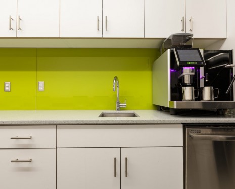 E4 – Solid Glass Backsplash – Lime Green