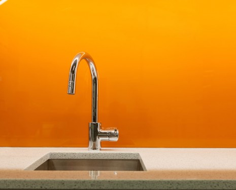 E4 – Solid Glass Backsplash – Orange